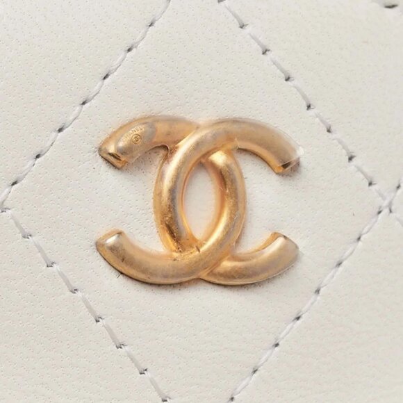 Chanel White Quilted Lambskin Leather Pearl Round Clutch with Chain Bag - Picture 5 of 12